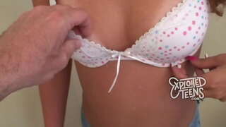 19 jaar oud warm tiener fuck en kry&#039;n mond vol kom