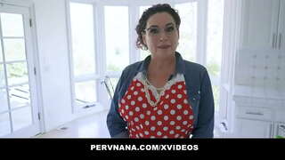 ���ानी Amanda Ryder गरेको रहस्य पेशा देखाउँछ उनको Stepgrandson पहिलो हात