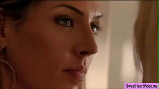 Chloe Ceri finallys tidak isap dengan Val Dodds di dapur