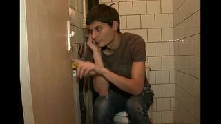 Дар он нақши бузург узви бача