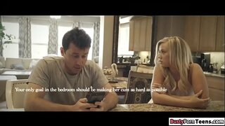 Blonde Bailey loves getting fucked ann an dòigh garbh