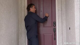 Milf Kalle Notty crams yakhe ziqinile pussy kunye massive dick ngexesha yakhe enkulu boobs sway