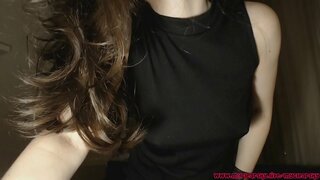 Milch tropft über mein Kleid