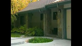 Кӯтоҳ стриженная ҷавон цыпочка стонет, то скачет бузург члене худ жопой бори аввал