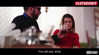 LETSDOEIT - Sexy Bouzen ti Fi Lara Lwès Kou yo Ak Bèz Ak Yon Kè Kase Papa