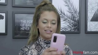 Hot Sisters Share Aon Duine