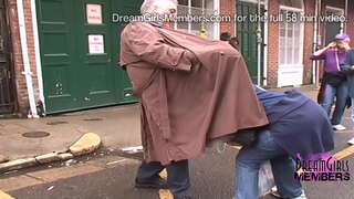 ���ಾಟ್ ಪೋರ್ನ್ ತಾರೆ ಹಿಟ್ ಬೀದಿಗಳಲ್ಲಿ ಮಣಿಗಳು ನ್ಯೂ ಆರ್ಲಿಯನ್ಸ್