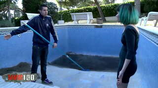 Emo genç ile yeşil saç derin becerdin ve boşalmak üzerinde yüz